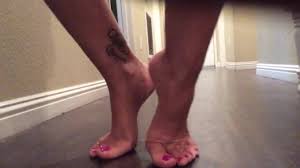 tip toes bare feet