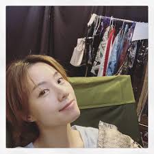 鄧麗欣（英語：stephy tang lai yan，1983年10月15日－），香港女歌手及演員，女子組合cookies的成員。2005年推出首張個人專輯《coloring stephy》獲得白金唱片。 Facebook
