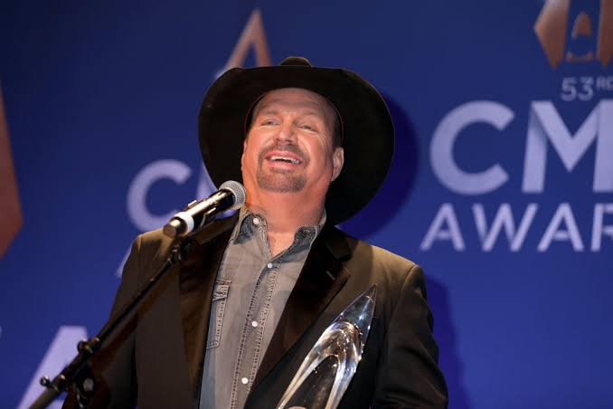 Here's Why The Internet Thinks Garth Brooks Is A Serial Killer