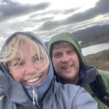 Litt av et vær å få på aller første Ti på toppdag i år!☀️😁 Det er ca. 700  turer gått allerede og masse blide folk på tur. Flere firbeinte er på tur