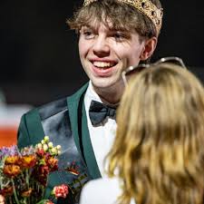 Join us in congratulating Winnetonka's 2024 Homecoming Queen and King, Lea  Henley & Cash Herman! 👑💛❤️ They were crowned during halftime at tonight's  game, and we couldn't be more excited for them.