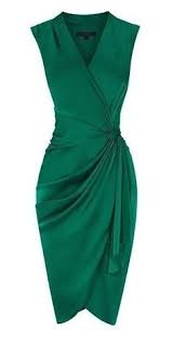 Emerald Green Cocktail Dress Could Totally Rock This With My Curves Just Too Bad Id Have No Where T Emerald Green Cocktail Dress Fashion Green Cocktail Dress