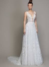 Sempre più diffusa è la tendenza dei giovani sposi di corredare il servizio fotografico e l'album di nozze con un vero e proprio reportage video. Abiti Da Sposa Pnina Tornai 2020 Foto Collezione Beautydea