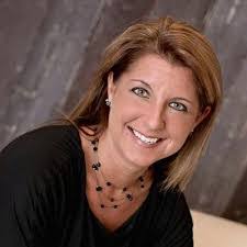 Kari Olson's Instagram, Twitter & Facebook