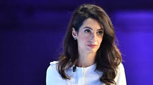 Amal's said to be past her first trimester, and she's already starting to show, so soon enough, everyone will know. Amal Clooney Ihre Schwester Muss Fur Drei Wochen Ins Gefangnis Stern De