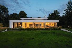 Bungalow bauen 118 bungalows mit preisen grundrissen. Moderner Bungalow Mit Flachdach Garage Hausbaudirekt De