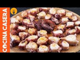 El lacón galego hace referencia a la pata delantera del cerdo, especialmente a su carne curada. Pulpo A Feira O A La Gallega Casero Youtube