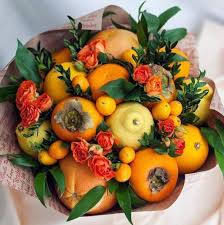 как сделать букет из цветов и фруктов своими руками Darit Cvety Banalno 11 Idej Dlya Nestandartnogo Podarka Svoimi Rukami Food Bouquet Vegetable Bouquet Fruit Bouquet Ideas