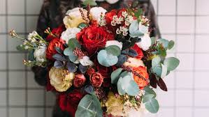 You'll find classic roses, colourful hydrangeas and dramatic lilies in the mix. Wedding Anniversary Flowers By Year What Flowers Should You Give