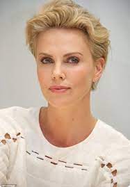 Charlize Theron Hiukset