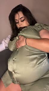 Thicccollegegirl belly play - ThisVid.com