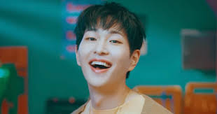 SHINee's Onew To Hold Special Live Broadcast And Spend Time With Fans