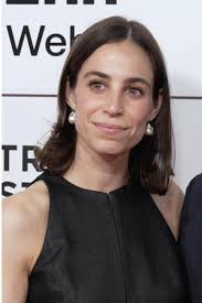 Holly Siegel's Instagram, Twitter & Facebook