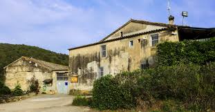 Situada al terme municipal de sant cugat del vallès, i amb una extensió de 216 hectà rees és en ple cor del parc natural de collserola. Restaurant Can Borrell Traditional Catalan And Mediterranean Cuisine