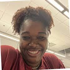 Constance Bragg's Instagram, Twitter & Facebook