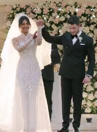 Priyanka Chopra Nick Jonas Western Wedding Pictures Thatisy Com Priyanka Chopra Wedding Classic Wedding Gowns Wedding Dresses Vintage