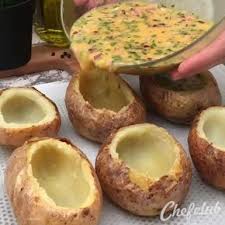 Omelette Dans Un Bateau De Pommes De Terre Au Four Chefclubtv Marquez Quelqu Un Qui Aime La Nourriture Recettes Les Meilleures Recettes De Cuisine Recettes De Cuisine Pommes