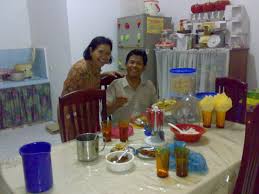 انغمس في كون من الـ الجاذبية حيث الـ تنطق الهيئات لغة الـ الشوق