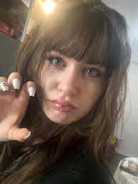 MODEL looking to help with people trying to grow and needing experience!