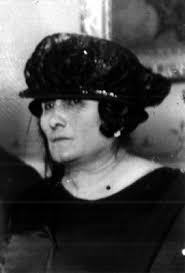 Plutarco Elías Calles acompañado de su familia, retrato de grupo