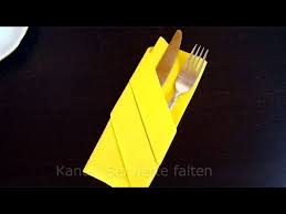 Das etui aus einer papierserviette gehört zu der „familie bestecktaschen. Servietten Falten Bestecktasche Einfache Anleitung Tisch Dekorieren