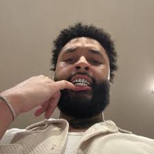 Elise Day (@_e_BAE_)