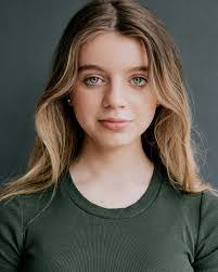 Madeleine Piper's Instagram, Twitter & Facebook