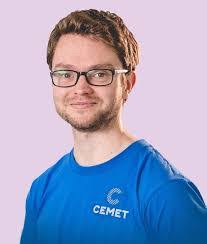 Kris Oakley's Instagram, Twitter & Facebook