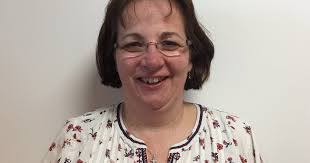 How can midwives better prepare women for induced labour?