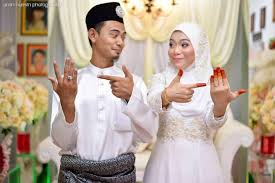 Malays form more than half of the population. Diversity In Weddings Here Are 7 Beautiful Muslim Wedding Customs From Around The World Mvslim