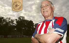 Salvador reyes worked with chivas usa as a mentor helping to develop the fuerzas basicas of the club. Chava Reyes Leyenda De Chivas Que Inicio De Mascota Y Recogebalones Mediotiempo
