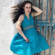 That is, she can pull off a midi skirt, midi dress, or even wide legged pants, and look absolutely stunning. Why Petite Models Are Gaining Ground At Agencies And On The Runway Petite Ave