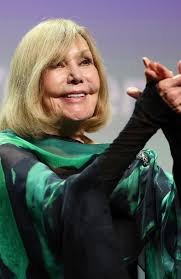 𝐊𝐢𝐦 𝐍𝐨𝐯𝐚𝐤 𝐇𝐨𝐧𝐨𝐫𝐞𝐝 𝐢𝐧 𝐕𝐞𝐧𝐢𝐜𝐞 At 92, the legendary  actress received the Golden Lion for Lifetime Achievement at the 82nd  Venice International Film Festival yesterday. The honor comes as her new  documentary