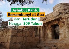 Ashabul kahfi artinya penghuni gua, dalam riwayatnya menceritakan tentang penghuni gua. Ashabul Kahfi Bersembunyi Di Gua Dan Tertidur Hingga 309 Tahun