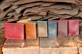 Pu leather memang terbilang cukup awet dan tahan lama jika dibandingkan dengan kulit asli, namun bukan berarti bahan pu leather tidak bisa rusak. Bahan Tas Pu Leather Seperti Apa Sekilas Bahan