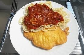 La ricetta originale della tradizionale piccata alla milanese, un secondo piatto preparato con fettine di vitello, succo di limone e capperi. Piccata Milanese Rezept Gutekueche At