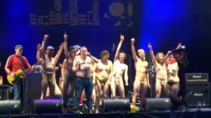 Many men naked on stage in a music concert - ThisVid.com