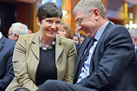 Ferenc gyurcsany and klara dobrev pictures. Marciusban A Gyurcsany Hazaspar Kapja A Korozs Dijat