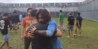 Setiap muslim yang mati pada siang hari jum'at atau malamnya. Aktor Preman Pensiun Kang Pipit Meninggal Dunia Karena Sakit Jantung Merdeka Com