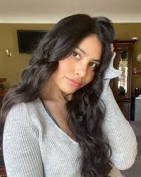 Wendy Valdez's Instagram, Twitter & Facebook