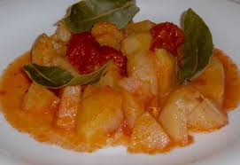 Aggiungi un pizzico di sale e un po 'di zucchero. Tengofame Patate Al Pomodoro In Pentola A Pressione