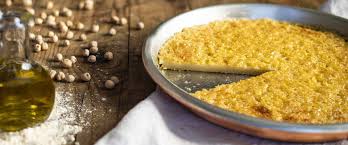 Tuttavia, anche nelle nostre case, è possibile impiegare la farina di ceci per la preparazione di piatti gustosi, il cui sapore molto gradevole, unito alla ricchezza di nutrienti, rende questo alimento davvero indispensabile. Farinata Di Ceci Ligure La Ricetta Fratelli Carli