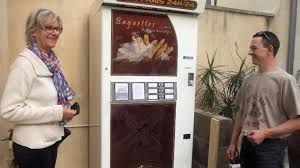 Distributeur De Pain Tres Attendu