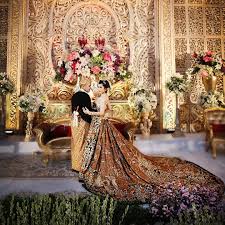 Jun 15, 2021 · 4. 11 Dekorasi Pernikahan Elegan Ala Seleb Indonesia