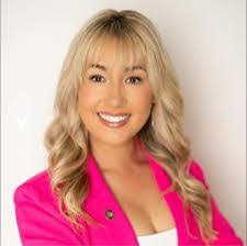 Amanda Wallace's Instagram, Twitter & Facebook