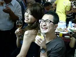 Aug 19, 2017 · 一把青的原文很短。电视剧掺杂了很多真实人物事件。可以参看冲天这部纪录片。记得带好纸巾看冲天，我毫无准备的情况下在健身房的椭圆机上看，看到流泪满面，被人侧目而视。 æœƒç§ä¸‹å‚³è¨Šçµ¦å½Žå½Žä¹æŠŠåˆ€ ä¸è¦‹å¾—èƒ½è™•ç†å¾—å¥½åŒæ¨£çš„äº‹ Ettodayæ˜Ÿå…‰é›² Ettodayæ–°èžé›²