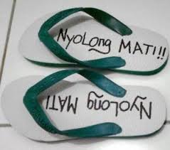 Gambar Sandal Unik Dan Lucu Was Was Com Sandal Jepit Sandal Gambar