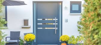 Alors, pourquoi préférer une porte d'entrée en pvc à un modèle en aluminium, en bois ou en acier ? Pour Quelles Raisons Choisir Une Porte D Entree En Aluminium