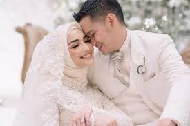 Is a drama about two young people who became swept up in the gwangju uprising that happened in. Bagikan Potret Bulan Madu Romantis Dengan Citra Kirana Rezky Aditya Malah Merasa Seperti Drama Korea Syariah Ada Apa Semua Halaman Nakita