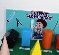 Arte y geometría: Maquetas creativas en cartulina